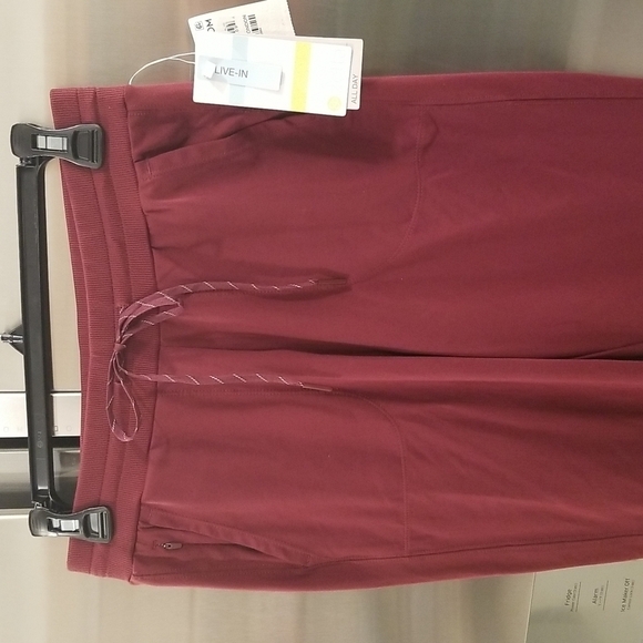 💕ZELLA💕 Live In Pocket Joggers ~ Burgundy London XS NWT - Picture 4 of 10
